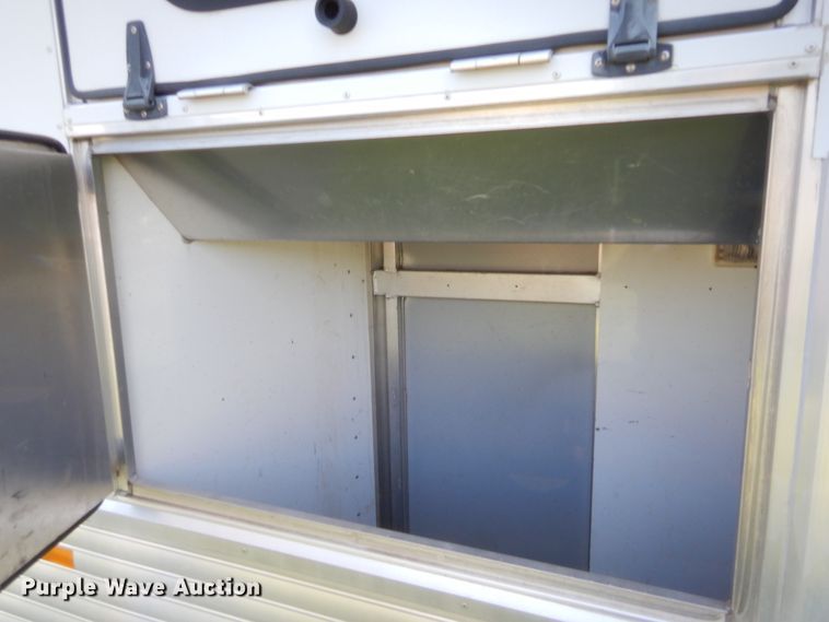 image for item HW9261 2000 Sundowner livestock trailer