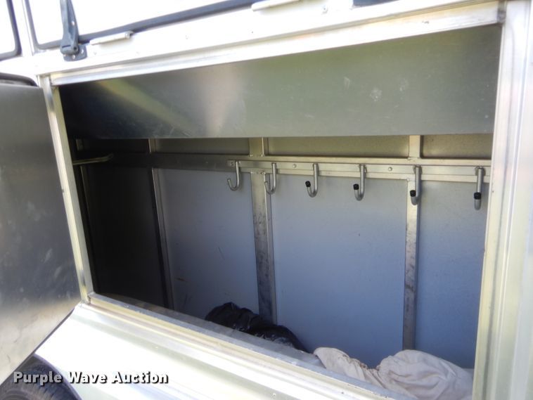 image for item HW9261 2000 Sundowner livestock trailer