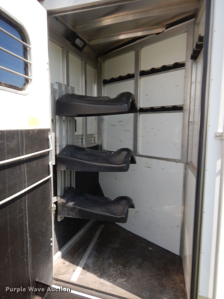 image for item HW9261 2000 Sundowner livestock trailer