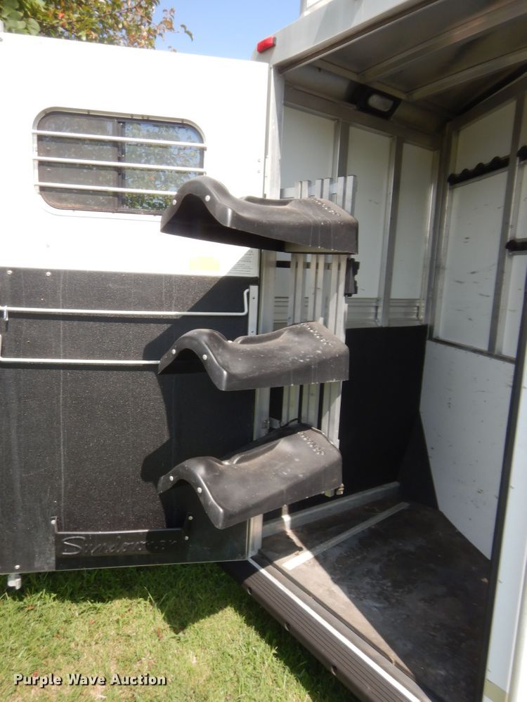 image for item HW9261 2000 Sundowner livestock trailer