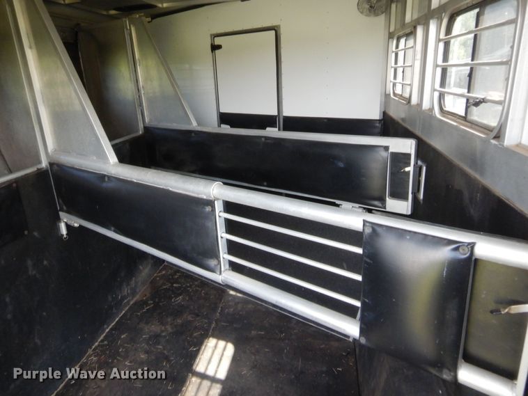 image for item HW9261 2000 Sundowner livestock trailer