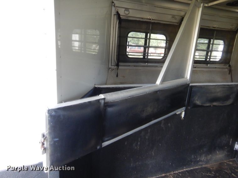 image for item HW9261 2000 Sundowner livestock trailer