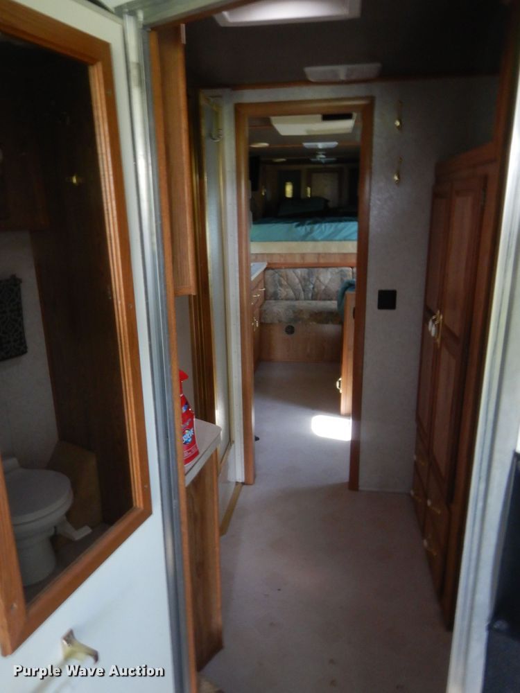 image for item HW9261 2000 Sundowner livestock trailer