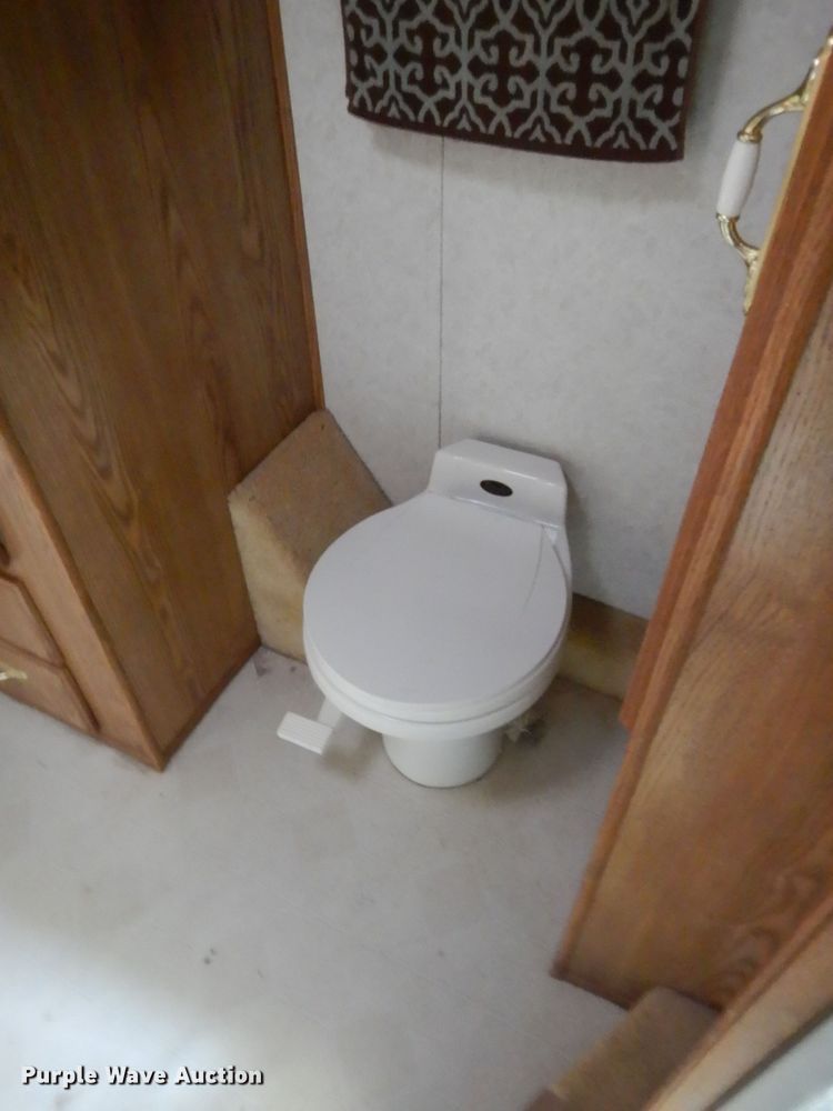 image for item HW9261 2000 Sundowner livestock trailer