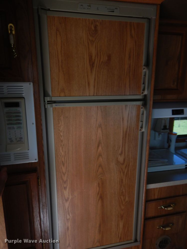 image for item HW9261 2000 Sundowner livestock trailer