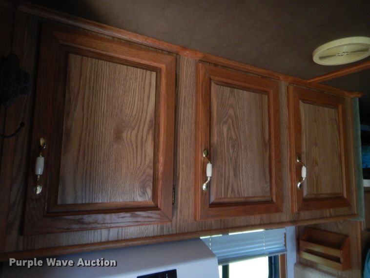 image for item HW9261 2000 Sundowner livestock trailer