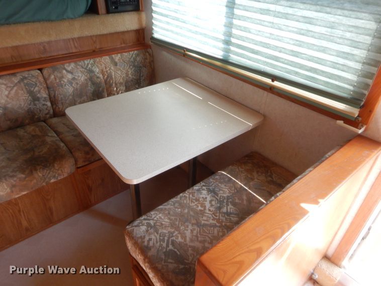 image for item HW9261 2000 Sundowner livestock trailer