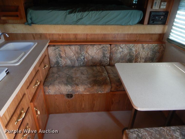 image for item HW9261 2000 Sundowner livestock trailer