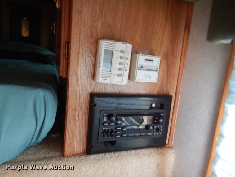 image for item HW9261 2000 Sundowner livestock trailer