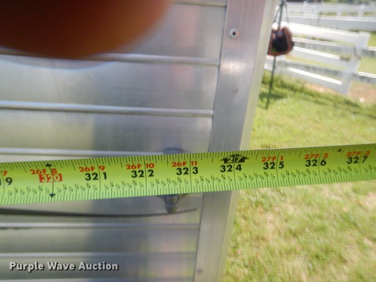 image for item HW9261 2000 Sundowner livestock trailer