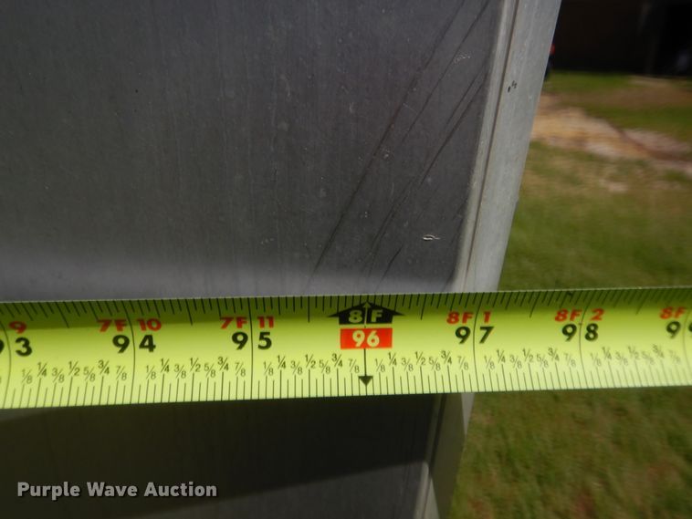 image for item HW9261 2000 Sundowner livestock trailer