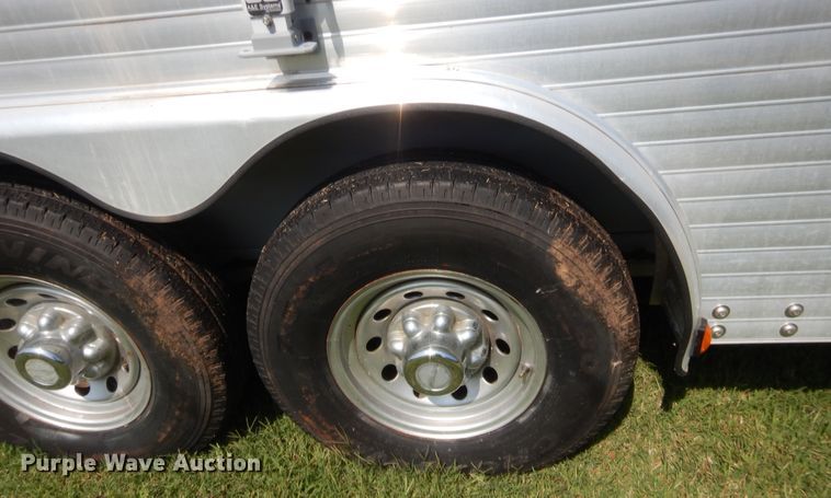 image for item HW9261 2000 Sundowner livestock trailer