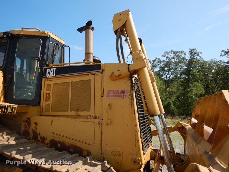 image for item DI0407 2000 Caterpillar D8R  dozer