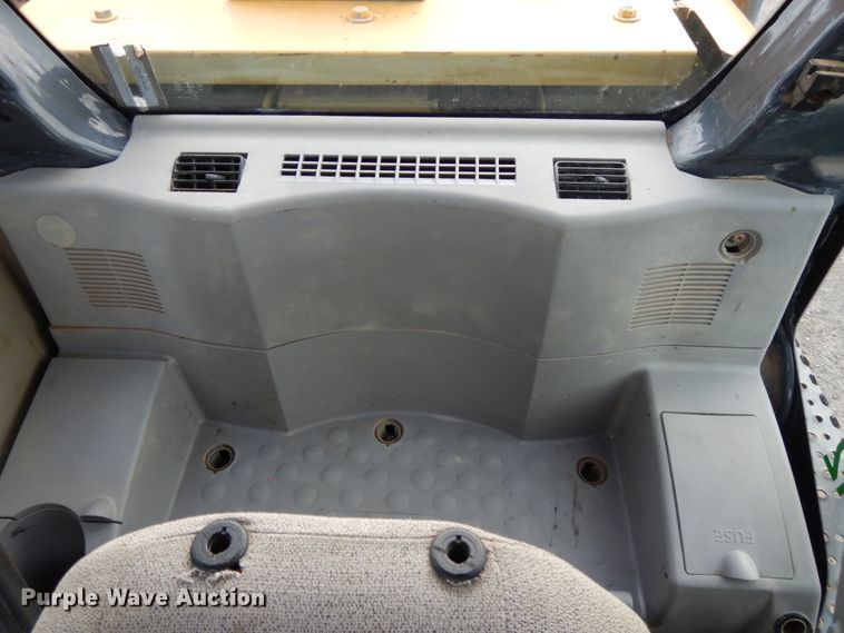 image for item DI0415 2009 John Deere 450D LC  excavator