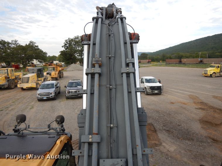 image for item DI0415 2009 John Deere 450D LC  excavator