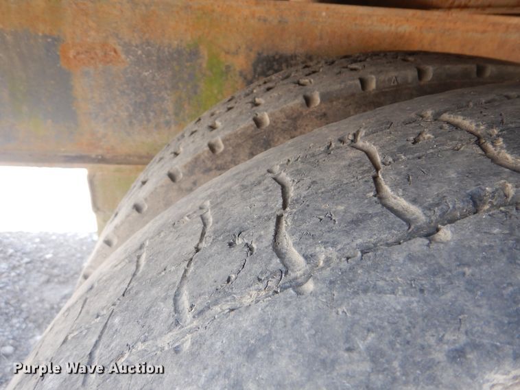 image for item DI0418 1993 Wilkins walking floor trailer