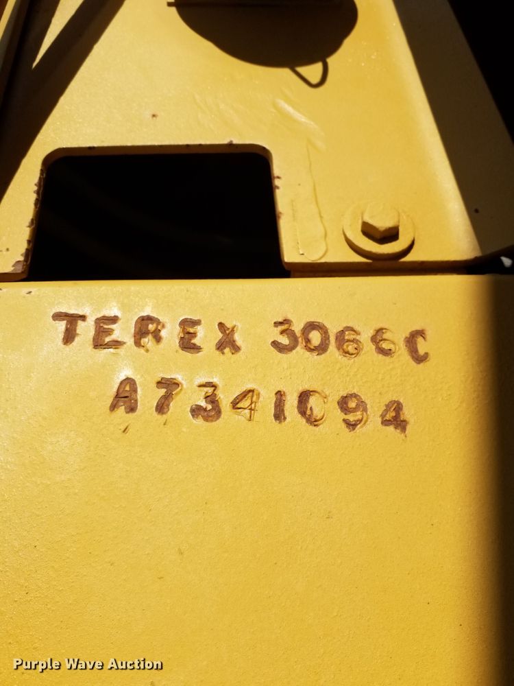 image for item DI0421 Holmes 30T barrel dump trailer