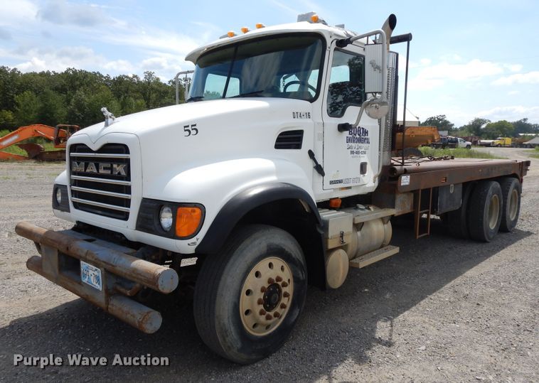 image for item DI0423 2002 Mack CV713  winch truck