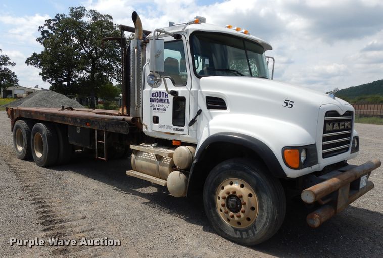 image for item DI0423 2002 Mack CV713  winch truck