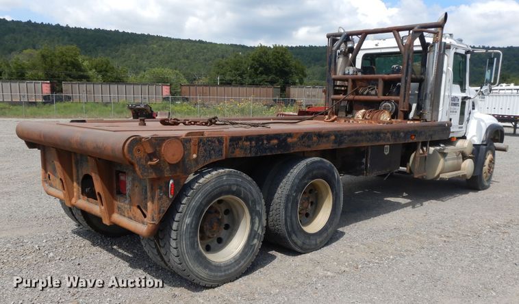 image for item DI0423 2002 Mack CV713  winch truck