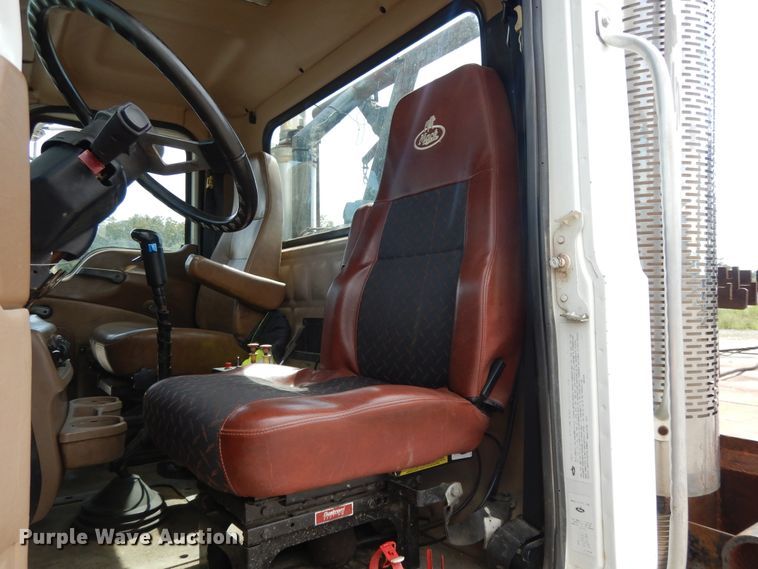 image for item DI0423 2002 Mack CV713  winch truck