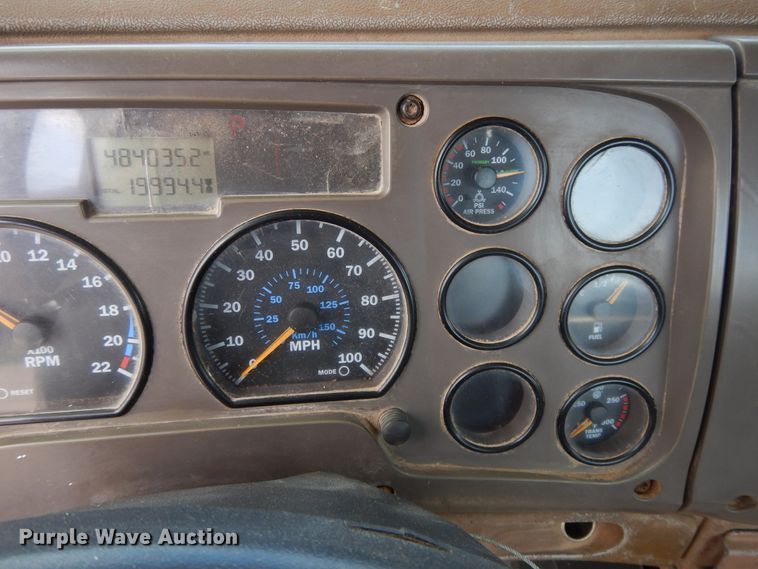 image for item DI0423 2002 Mack CV713  winch truck