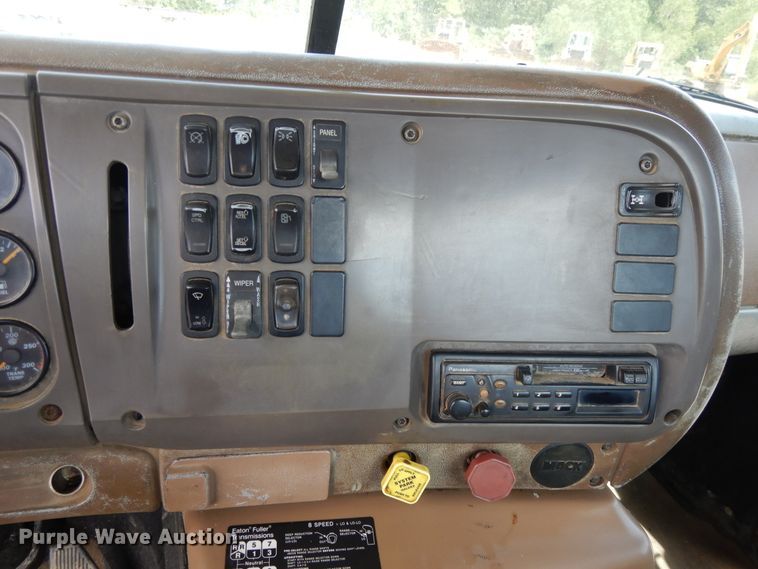 image for item DI0423 2002 Mack CV713  winch truck