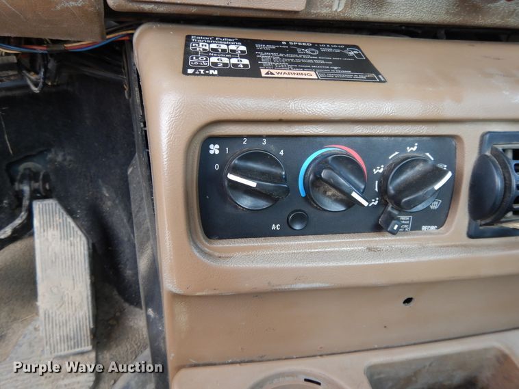 image for item DI0423 2002 Mack CV713  winch truck