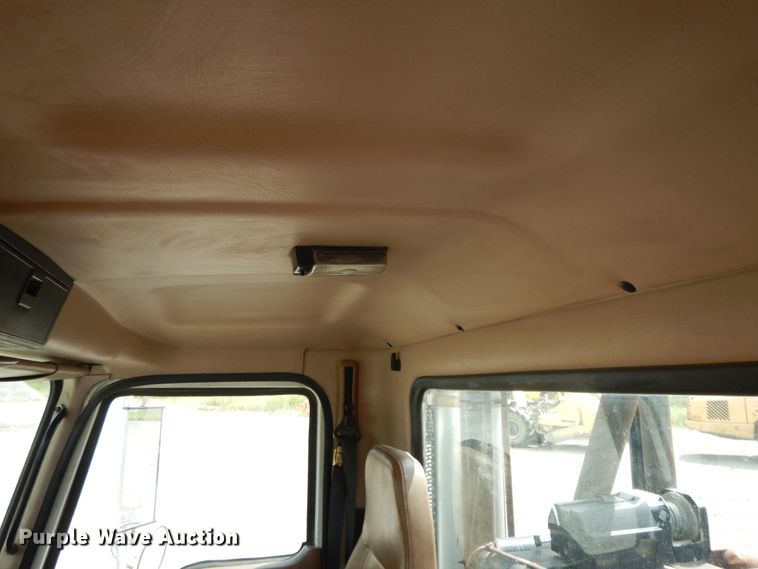 image for item DI0423 2002 Mack CV713  winch truck