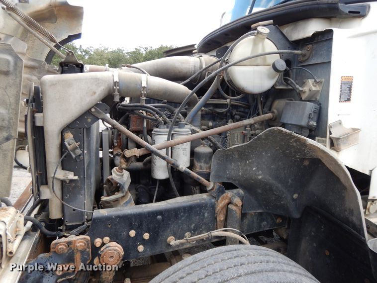 image for item DI0423 2002 Mack CV713  winch truck