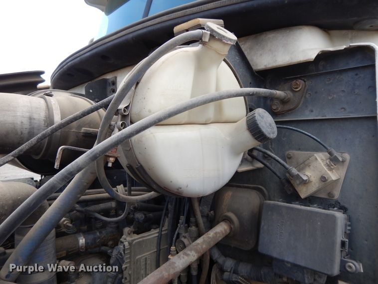 image for item DI0423 2002 Mack CV713  winch truck