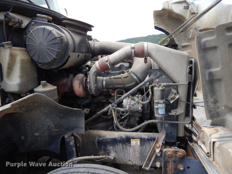 image for item DI0423 2002 Mack CV713  winch truck