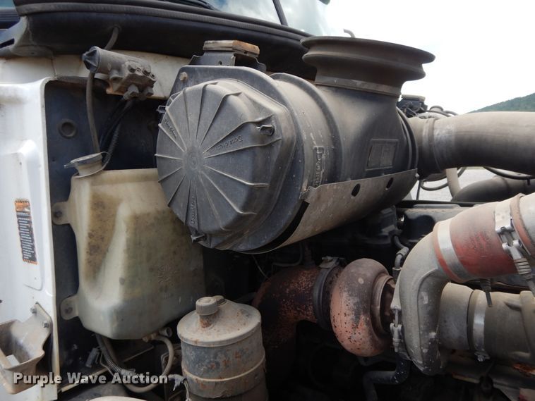 image for item DI0423 2002 Mack CV713  winch truck