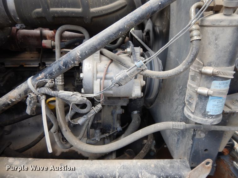 image for item DI0423 2002 Mack CV713  winch truck
