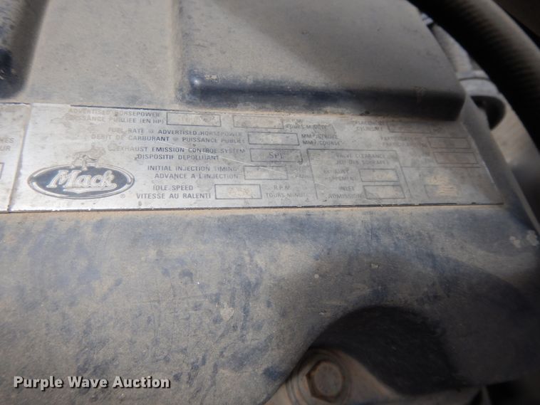 image for item DI0423 2002 Mack CV713  winch truck