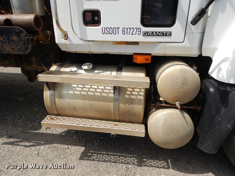 image for item DI0423 2002 Mack CV713  winch truck