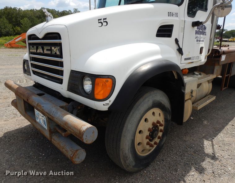image for item DI0423 2002 Mack CV713  winch truck