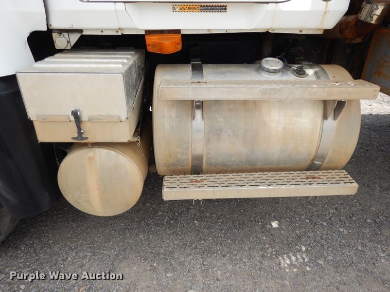 image for item DI0423 2002 Mack CV713  winch truck