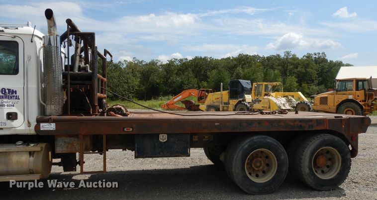 image for item DI0423 2002 Mack CV713  winch truck