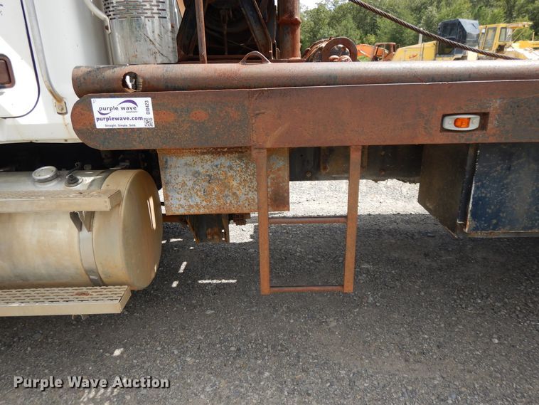 image for item DI0423 2002 Mack CV713  winch truck