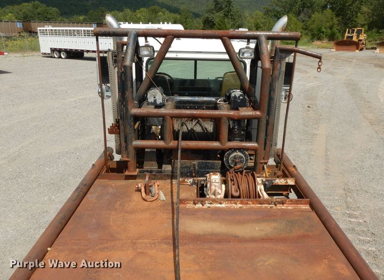 image for item DI0423 2002 Mack CV713  winch truck