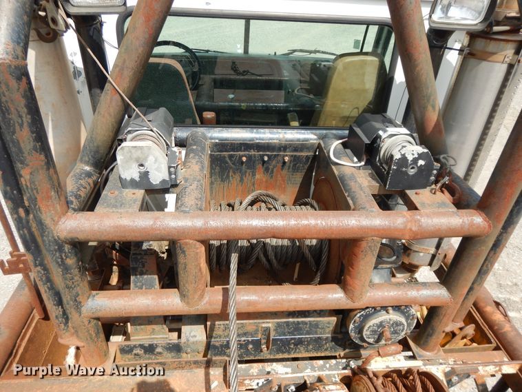 image for item DI0423 2002 Mack CV713  winch truck