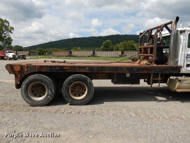 image for item DI0423 2002 Mack CV713  winch truck