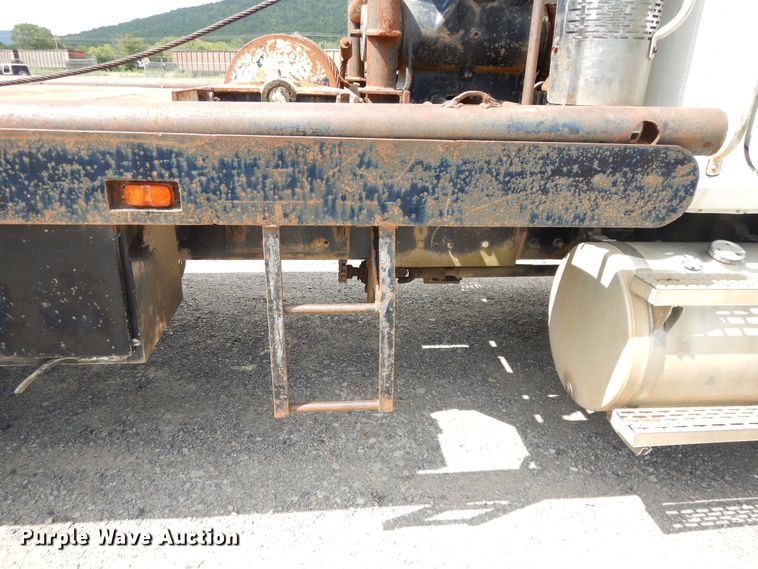 image for item DI0423 2002 Mack CV713  winch truck