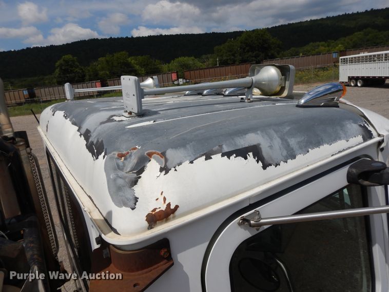 image for item DI0423 2002 Mack CV713  winch truck