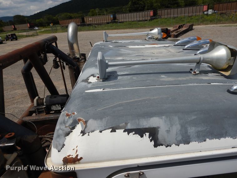 image for item DI0423 2002 Mack CV713  winch truck