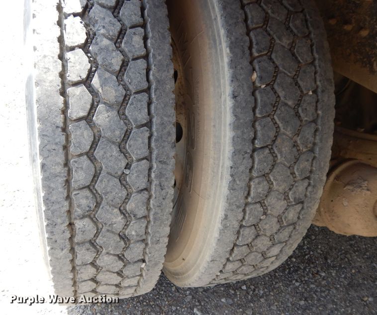 image for item DI0423 2002 Mack CV713  winch truck