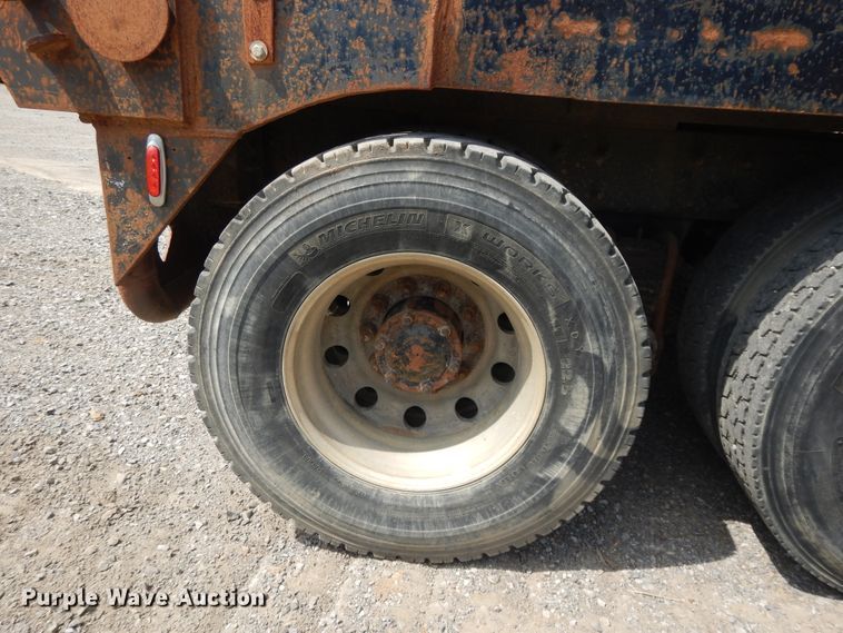 image for item DI0423 2002 Mack CV713  winch truck