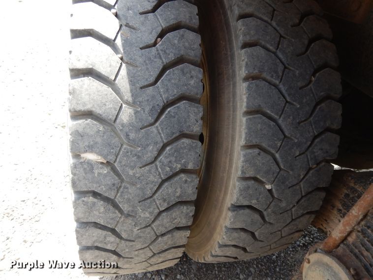 image for item DI0423 2002 Mack CV713  winch truck