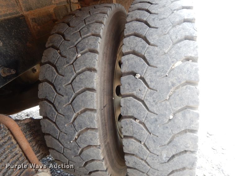 image for item DI0423 2002 Mack CV713  winch truck